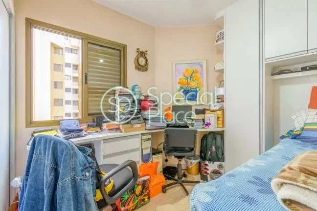Imagem Apartamento com 3 dormitórios com armários, sendo 1 uma suíte, banheiro, ampla sala de visitas co...