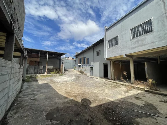 Loja e pátio com 620m2 em excelente ponto comercial no Céu Azul/BH