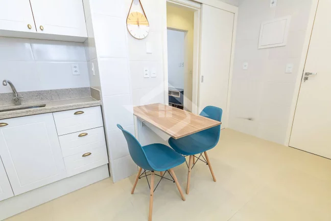 Imagem Apartamento de 2 Quartos para Venda em Copacabana com 80 m²