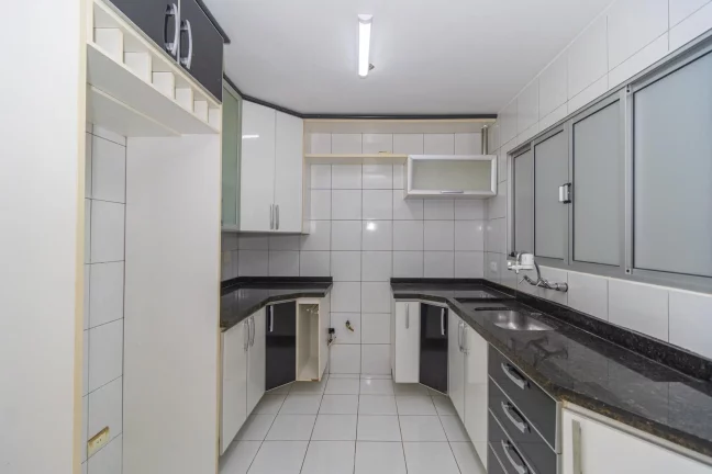 Imagem Sobrado de 3 quartos no bairro Campo Comprido