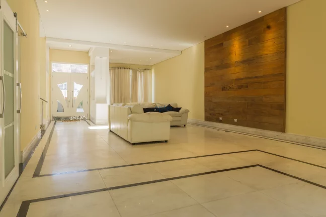 Imagem Casa de Alto Padrão 3 suítes, 4 vagas e Piscina à Venda no condomínio Forest Hills no bairro Anchieta