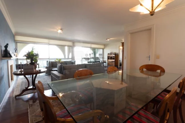 Imagem Apartamento amplo, com terraço, living para 02 ambientes espaçosos, sala de almoço, sala de TV, l...