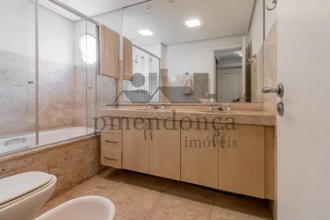 Imagem Apartamento Alto Padrão em Higienópolis com 3 suítes e 4 vagas, 250m²