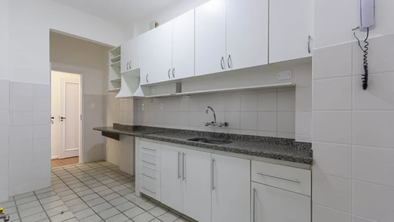Imagem Apartamento 126M², 3Q, 1 Banheiro, 1 Vaga, Armários.