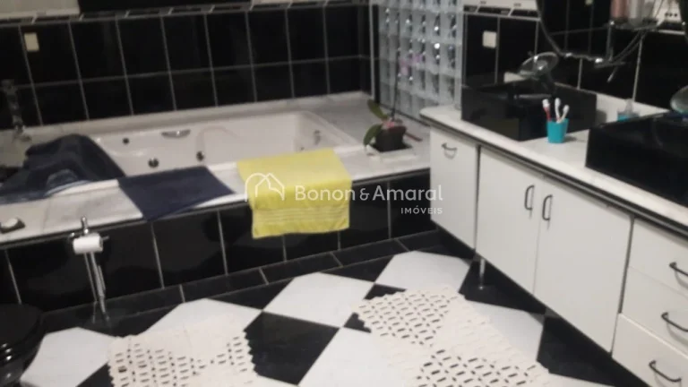 Imagem Casa de Condomínio com 4 Quartos e 4 banheiros à Venda, 270 m²