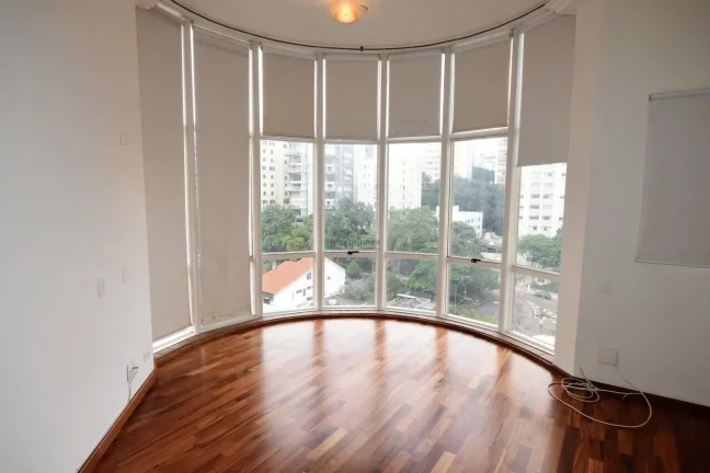 Imagem Cobertura à venda na Vila Madalena com 3 suítes e 3 vagas com piscina.