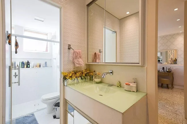 Imagem Localizado no charmoso bairro da Savassi, este apartamento mobiliado oferece uma experiência de mor...