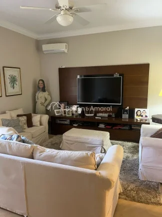 Imagem Apartamento com living para dois ambientes com lareira, ampla varanda e quintal privativo, sala de j...