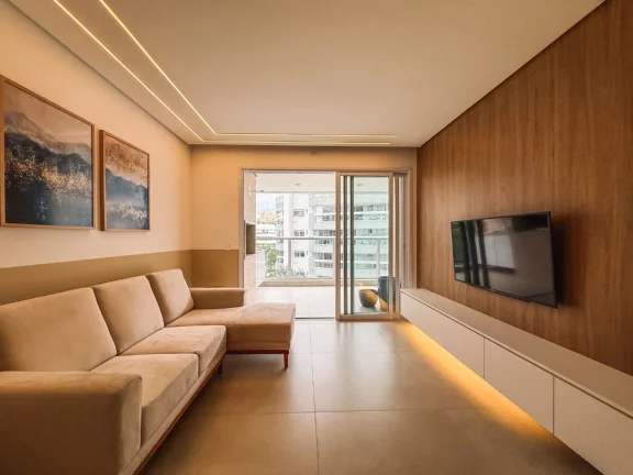 Imagem Imperdível apartamento de 3 quartos na Riviera de São Lourenço Módulo 07: 110,74m², 1 suíte, 3 salas, varanda gourmet e 2 vagas.