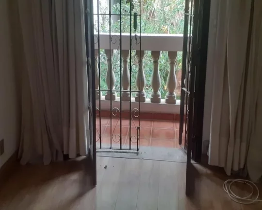 Imagem sobrado com 4 dormitórios, com jardim FL26