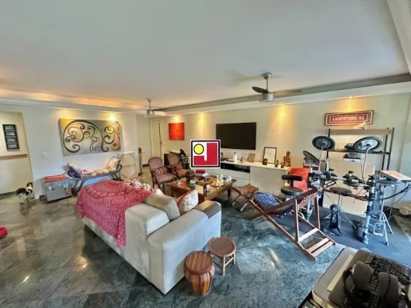 Imagem Vendo 3Q(1Ste) prédio luxuoso na Alfredo Russel, repleto armários, reformado, 2 vg, R$4.000.000, sauna, parquinho, salão festas, ginastica, cp futebol