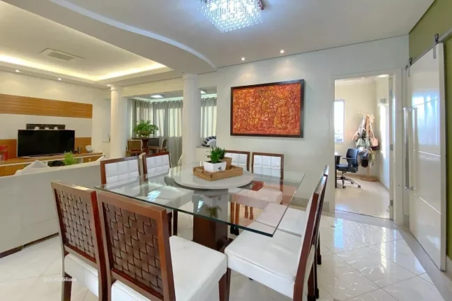 Imagem Este espaçoso apartamento oferece uma combinação perfeita de conforto e conveniência. Com quatro...