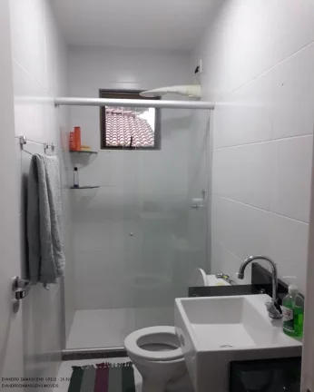 Imagem Casa de Alto Padrão em Condomínio à Venda em Camaçari-BA - 3 quartos, 1 suíte, 2 salas, 1 banheiro, 4 vagas, 130,00 m².
