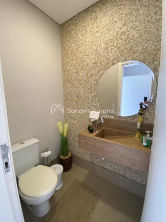 Imagem Casa à venda, com sala de estar e jantar integradas à área gourmet, piscina e terreno espaçoso. ...