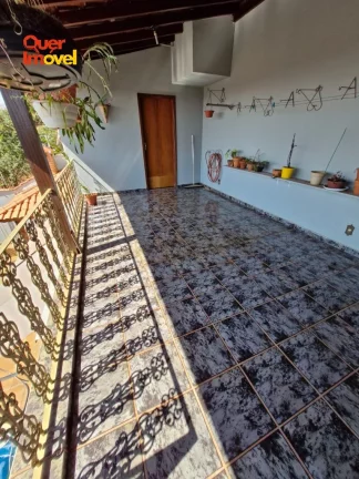 Imagem Imperdível: Casa à venda em Ribeirão Preto-SP, bairro Alto do Ipiranga. 3 quartos, 2 suítes, 3 salas, 4 banheiros, 3 vagas de garagem. 267,06 m².