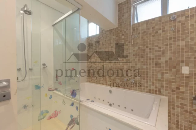 Imagem Apartamento reformado com 230m² em Higienópolis, 3 quartos (1 suíte) e 2 vagas.