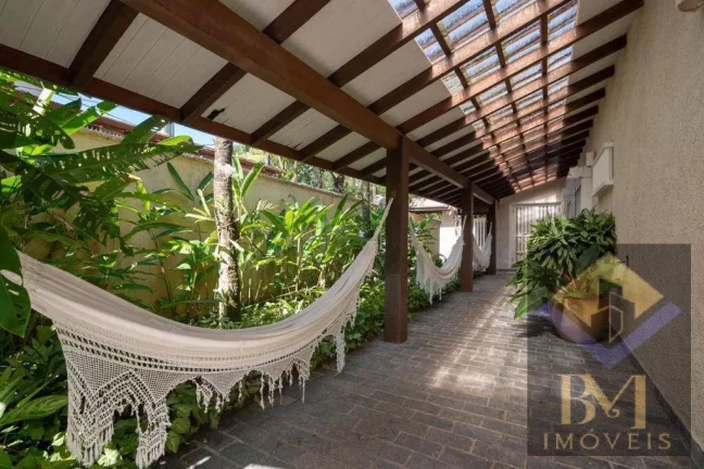 Imagem Belissima casa a venda no Litoral Norte, pé na areia, ideal para pousada.