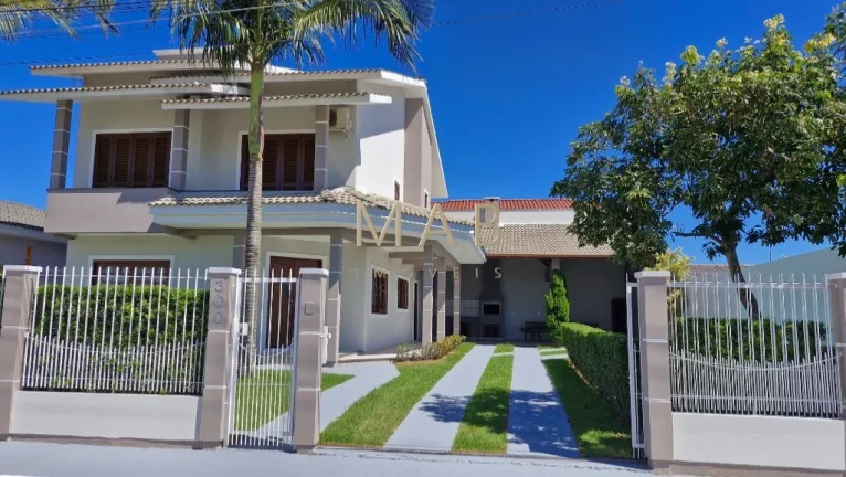 Imagem Imperdível: Casa à venda em Florianópolis-SC, Ingleses! 4 quartos, 1 suíte, 2 salas, 3 banheiros, 3 vagas, 240m².