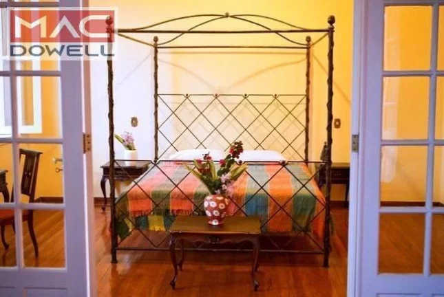 Imagem Casa histórica 450 m² / 4 Quartos - Venda / Locação - Santa Teresa/RJ