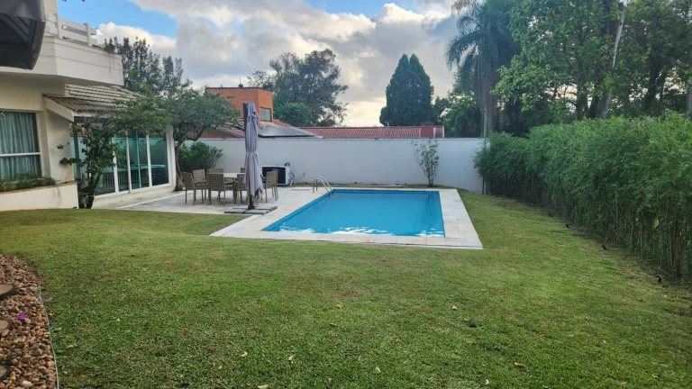 Imagem Residência Imponente em Esquina Privilegiada no Residencial Alphaville 9