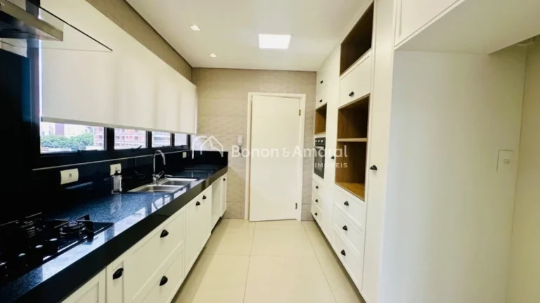 Imagem Em uma das ruas mais desejadas do Cambuí, este apartamento único oferece o privilégio de ocupar u...