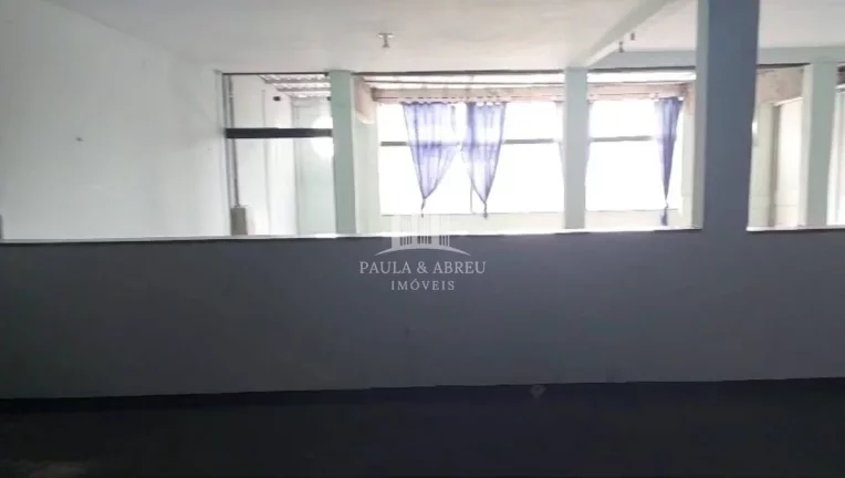 Imagem Aluga-se Salão Comercial de 200m², Energia Trifásica, Acesso 17 degraus, Churrasqueira, Banheiros no Jardim Campo Verde, Mauá-SP