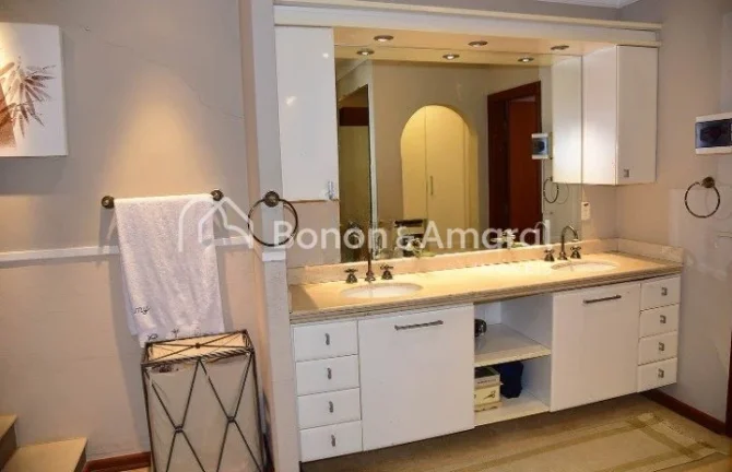 Imagem Sofisticação e privacidade em cada detalhe

Esta esplêndida residência oferece ambientes elegant...