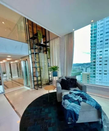 Imagem Cobertura Triplex frente mar com 7 suítes e 6 vagas de garagem em Balneário Camboriú
