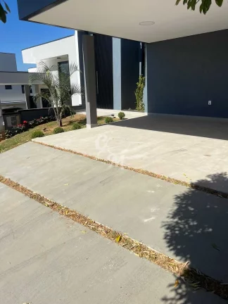 Imagem Casa Térrea com 170m em condomínio fechado