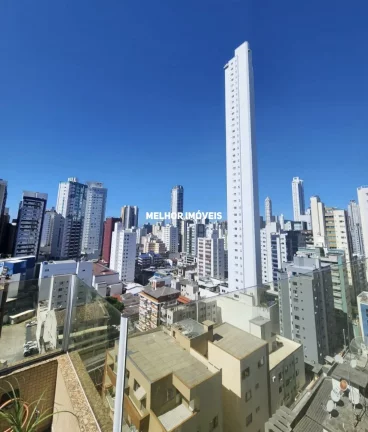 Imagem Cobertura Duplex á venda com 4 suítes, piscina privativa e 4 vagas localizada no centro de Balneário Camboriú.