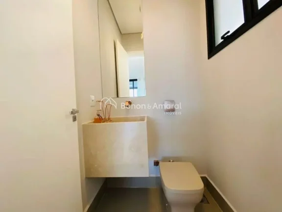 Imagem São no total 4 suítes, sendo 3 no andar superior e uma reversível no térreo.
Suíte master com c...