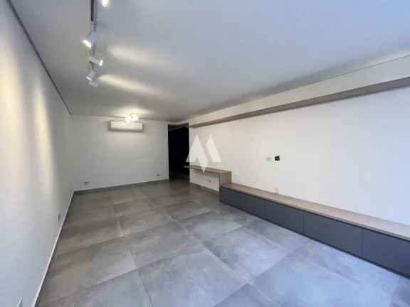 Imagem Apartamento com 03 dormitórios na quadra da praia à venda no Gonzaga - Santos/SP
