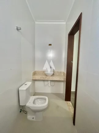 Imagem Linda casa em condomínio novo com acabamento impecável