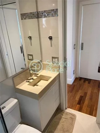 Imagem Cobertura toda reformada, com muita luz natural, piscina privativa, toda envidraçada, 3 dormitório...