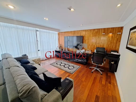 Imagem Apartamento à venda com 345m², 3 dormitórios, 2 suítes, closet, 2 vagas, dependência, quadra da praia por R$ 1.600.000,00 no Gonzaga em Santos