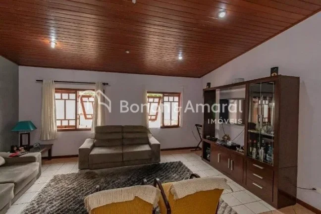 Imagem Sobrado construído em 3 níveis à venda em ótimo bairro de Campinas-SP. No pavimento térreo poss...
