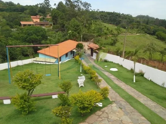 Imagem Encante-se com Esta Chácara Exclusiva em Atibaia, a Apenas 3 km do Asfalto!