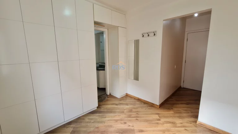 Imagem Vende apartamento de 80m², com 3 dormitórios, sendo 1 suíte e 2 vagas.