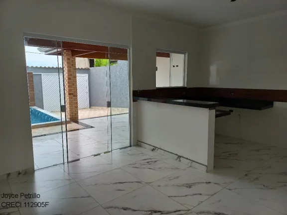 Imagem Casa Nova e Moderna com Piscina à Venda em Peruíbe.
