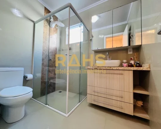 Imagem Sobrado Averbado, aceita financiamento, com 1 suíte e 3 quartos, 2 vagas de garagem à venda no bai...