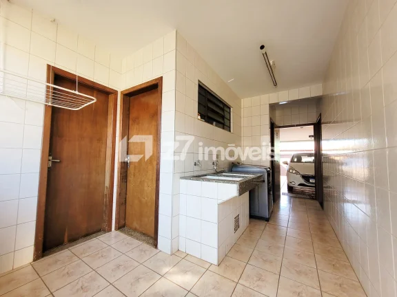 Imagem Sobrado em Zona 05 Prox. Hospital Paraná - Maringá, PR