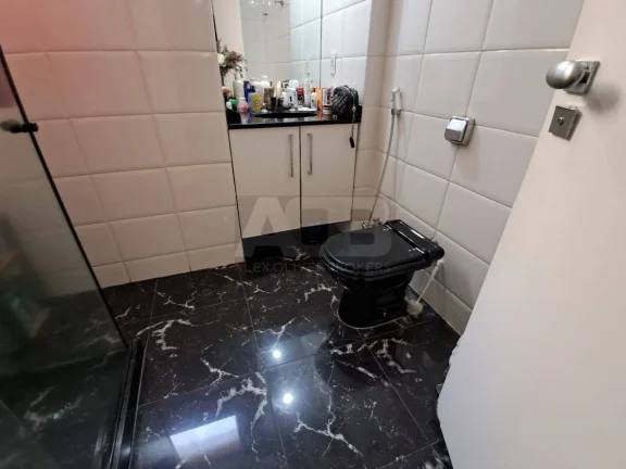 Imagem Apartamento à venda em Copacabana, 60m2, quarto, sala, dependência e 2Banh