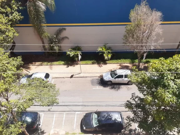 Imagem Apartamento espaçoso com 3 dormitórios, todos com armários planejados, sendo 1 suíte confortáve...