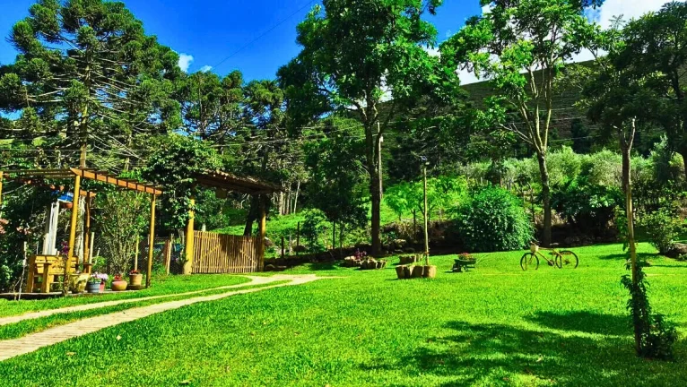 Imagem Refúgio de montanha com rio privativo e arquitetura autoral em Gonçalves