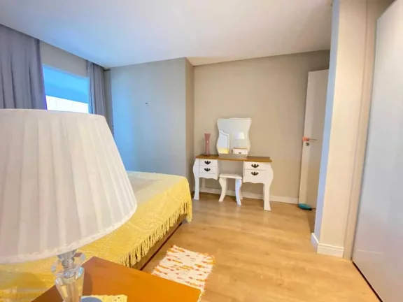 Imagem Apartamento frente mar com 3 suítes sendo 1 master e 2 vagas de garagem - Centro de Navegantes/SC