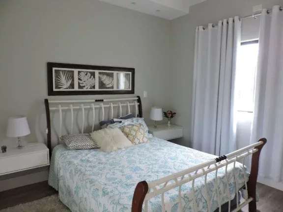 Imagem CASA COM 3 SUÍTES, E CAMPO DE FUTEBOL, 350 M² - VENDA OU LOCAÇÃO.