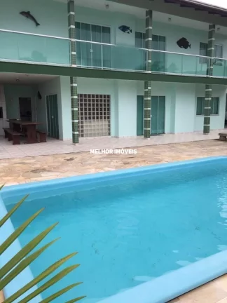 Imagem Casa mobiliada, decorada à venda com 06 suítes, piscina localizada na Quadra Mar na Praia do Estaleiro em Balneário Camboriú.