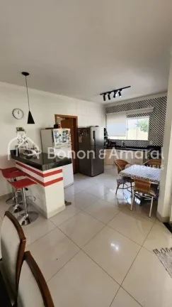 Imagem Lindo sobrado com 3 suites, sendo uma Master, escritório, piscina aquecida, área Gourmet, living c...