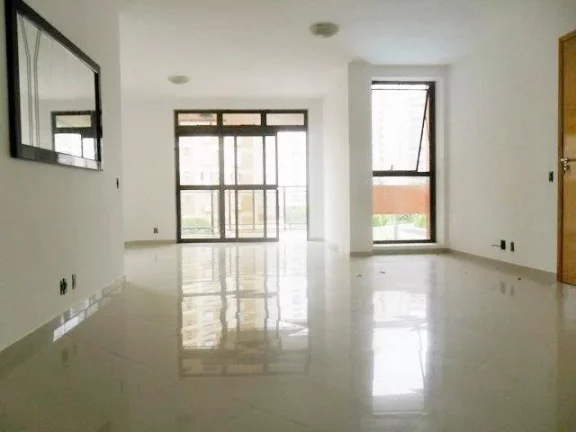 Imagem Praia de Pitangueiras, Local Nobre, Alto Padrão, Lazer Total, 2 Garagens, 145 m² úteis, Próximo ao Mar, Reformado.