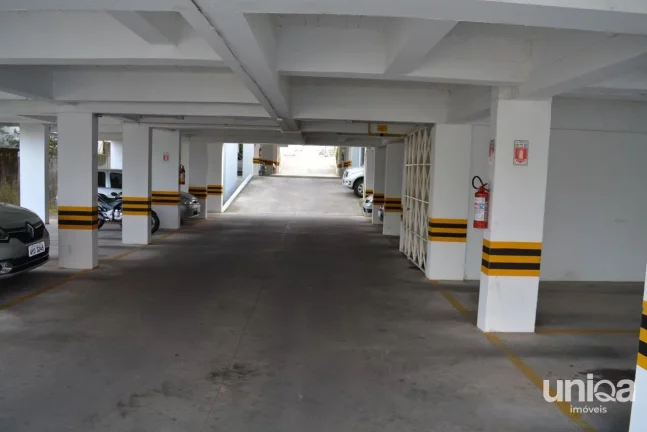 Apartamento de 02 dormitórios na Rua Tamanday